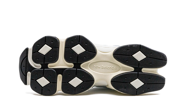 9060 White Black LAST PAIRS READY FOR DELIVERY