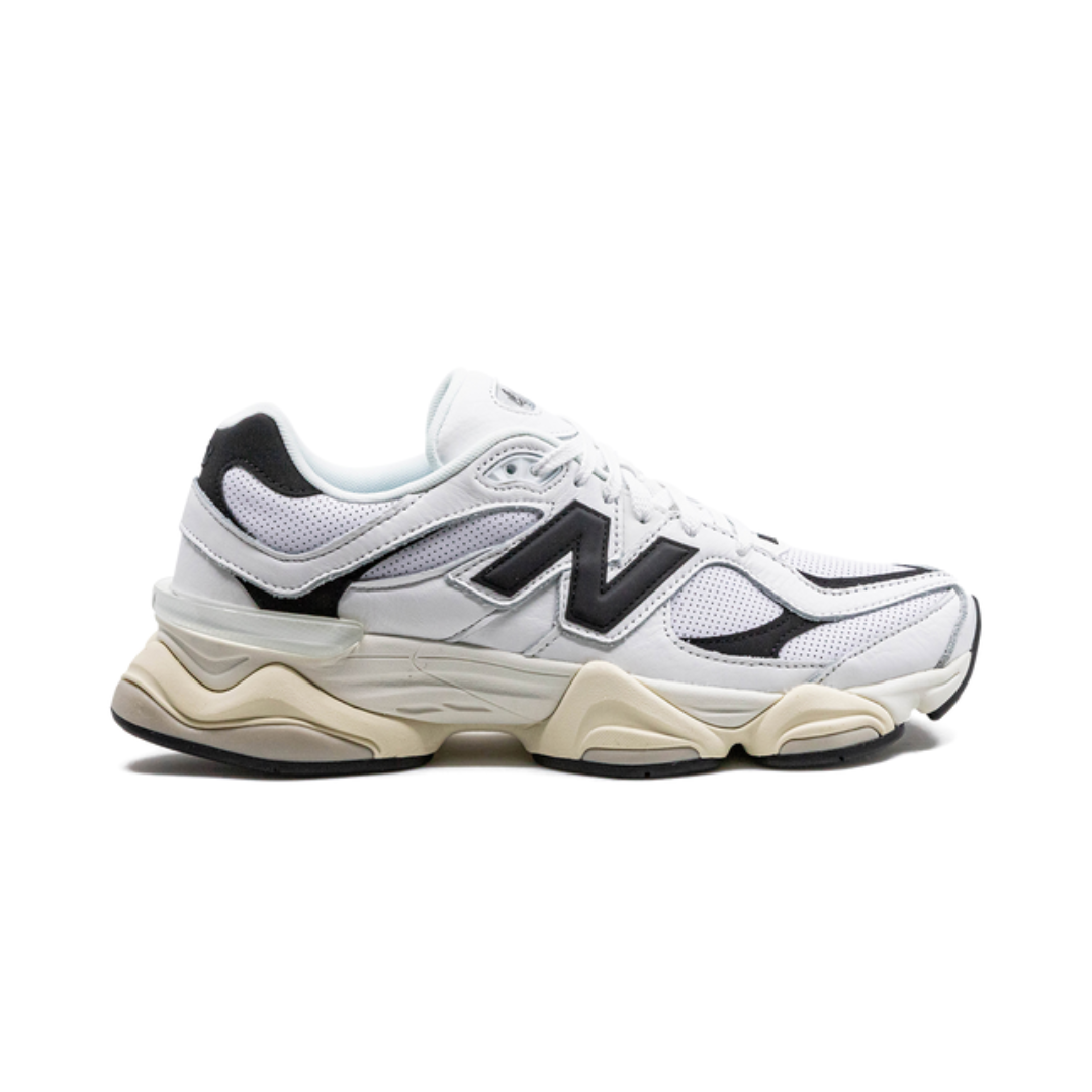 9060 White Black LAST PAIRS READY FOR DELIVERY