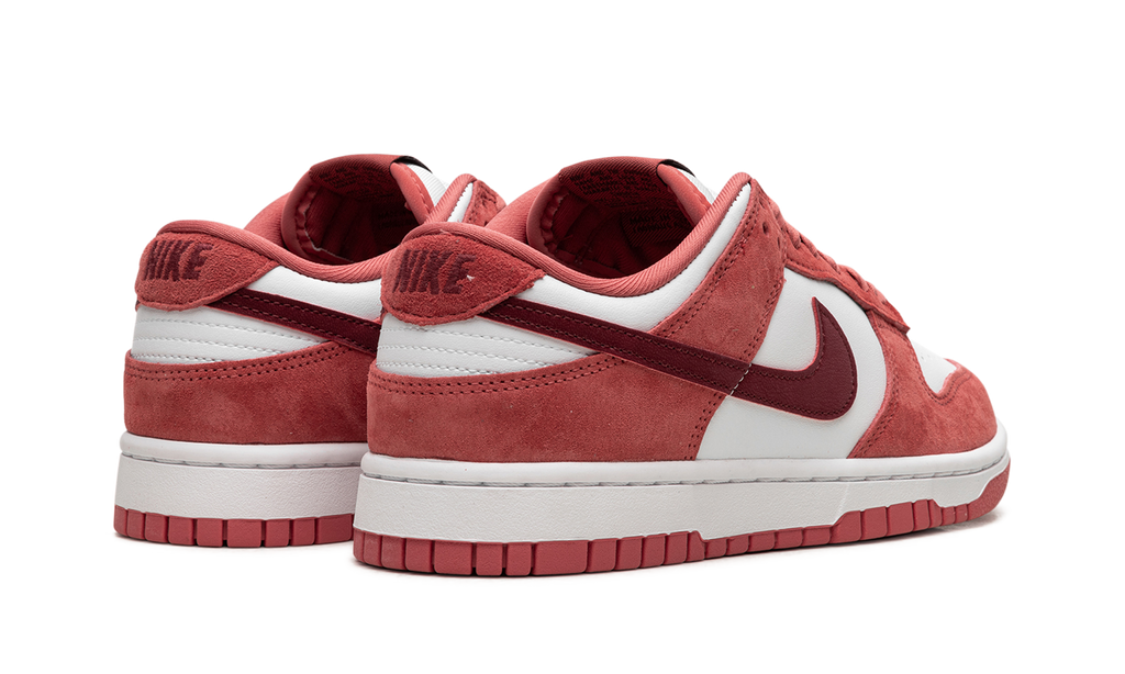 Dunk Low Valentine's Day (2024)