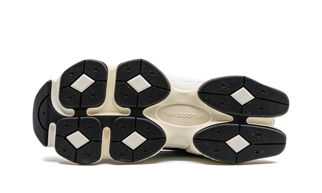 9060 Black White