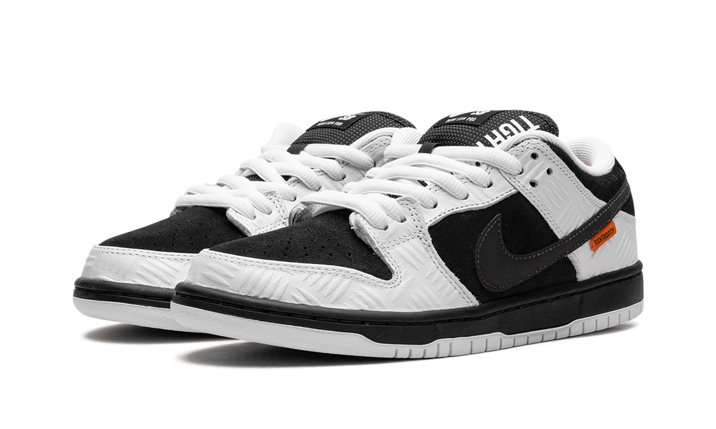 SB x Dunk Low Pro Black and White